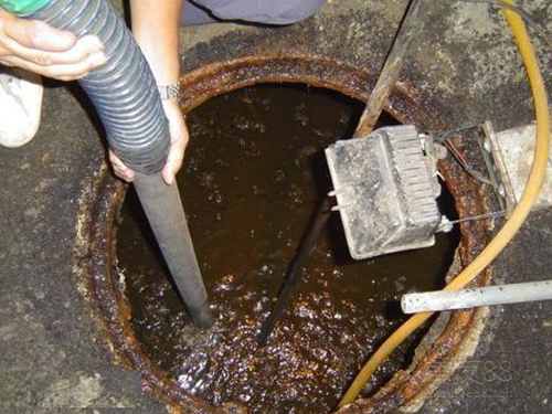 峨蔓镇隔油池清理